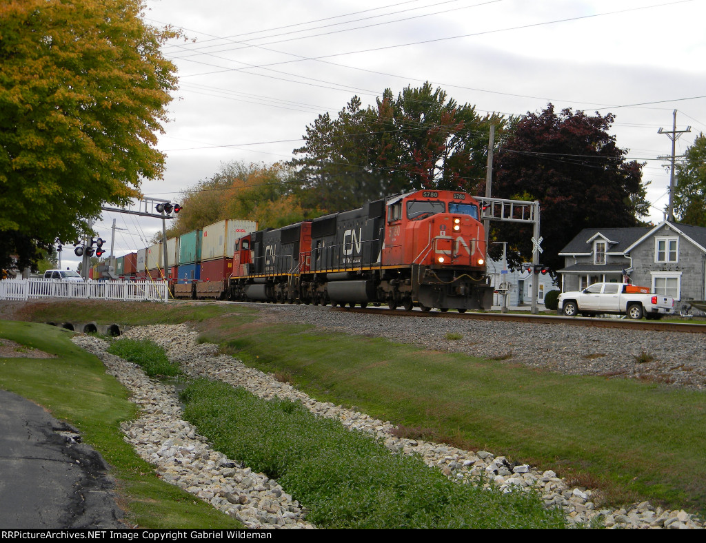 CN 5780 & CN 5786